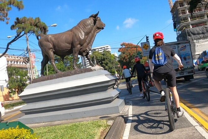 4-Hour Bike Tour Guatemala City - Stop-by-stop: plazas and monuments you can actually see from a bike