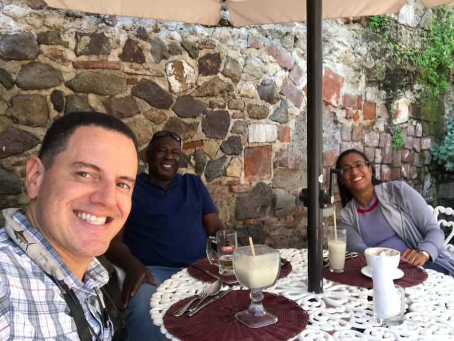 Antigua Guatemala , Full-Day Shared Tour from Guatemala City - Santa Catalina Arch plus Iglesia del Carmen: two different “icon” vibes