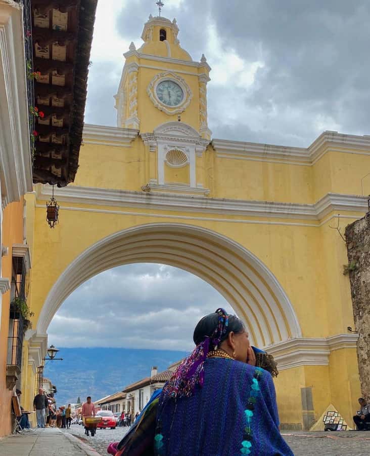 Antigua Guatemala: Full day tour. - La Merced, Santa Catalina Arch Area, Plaza Mayor: The Classic Antigua Route