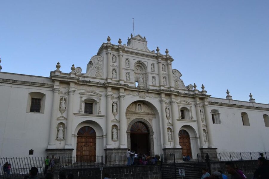 Antigua Guatemala: Morning Tour from Guatemala City - El Carmen Ruins and the Craft Market, History With Browsing Nearby