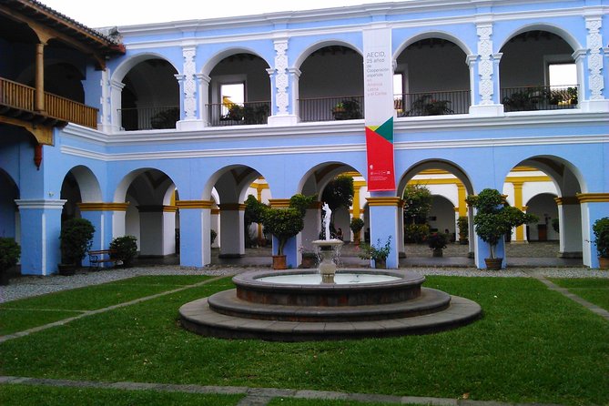 Antigua Walking Tour Morning and Afternoon - Mercado de Artesanías: end the walk with crafts and a Baroque-sismico facade story