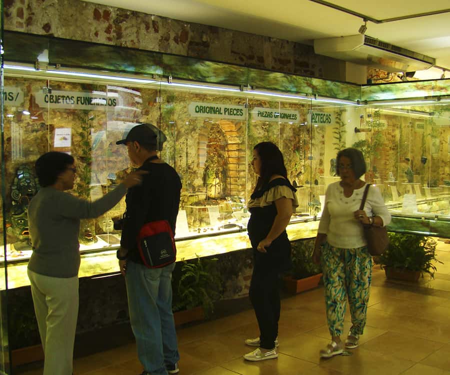 Combo Tour: Colonial Antigua & Guatemala City Explorer Tour - La Unión tank: the laundry history angle most tours skip