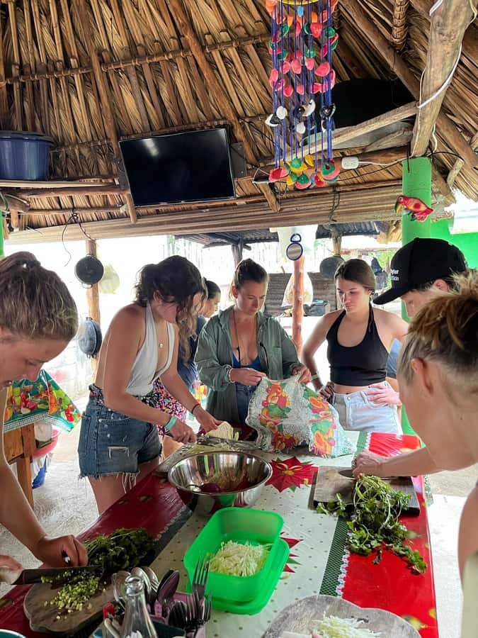 El Paredón: Traditional Cooking Class with a Local Family - Meeting Aura and Adelso in El Paredón, and what to do when you arrive