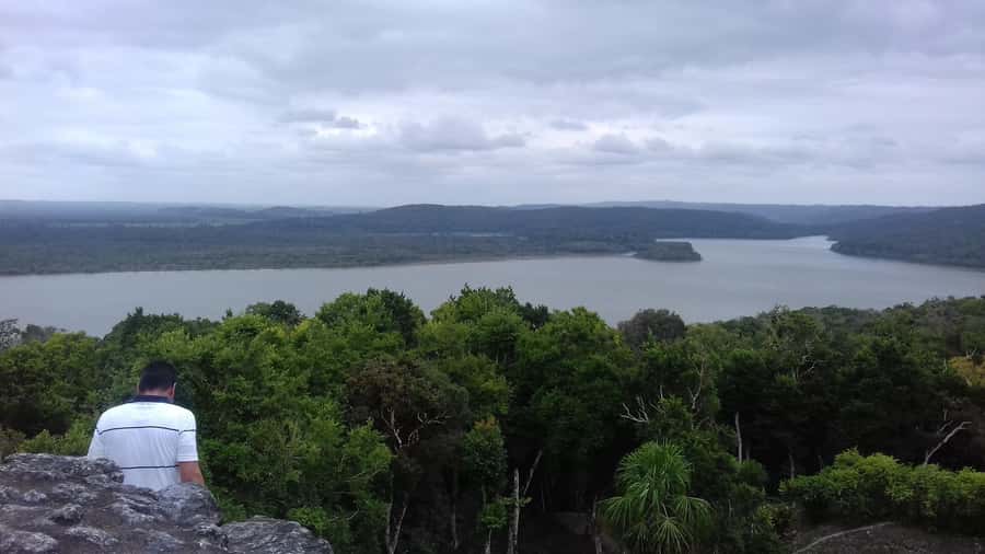 From Flores: Yaxha Ruins Guided Tour - Temples and palace-style structures: what to focus on during the 3-hour walk