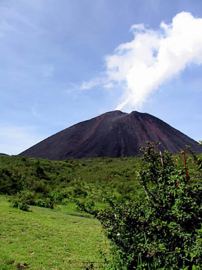 From Guatemala City or Antigua: Pacaya Volcano Day Tour - Pacaya Volcano Day Tour From Antigua or Guatemala City: The Setup Matters