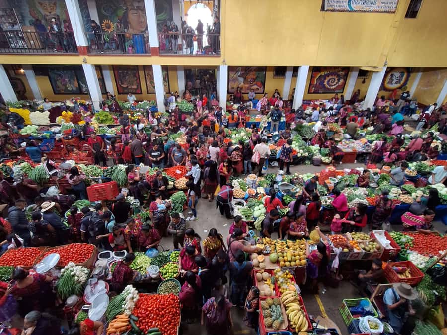 One-day visit to Chichicastenango from Antigua Guatemala - Santo Tomás Church: the clearest look at syncretism