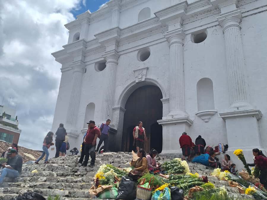 One-day visit to Chichicastenango from Antigua Guatemala - Lunch time: you have an hour, food is still on you