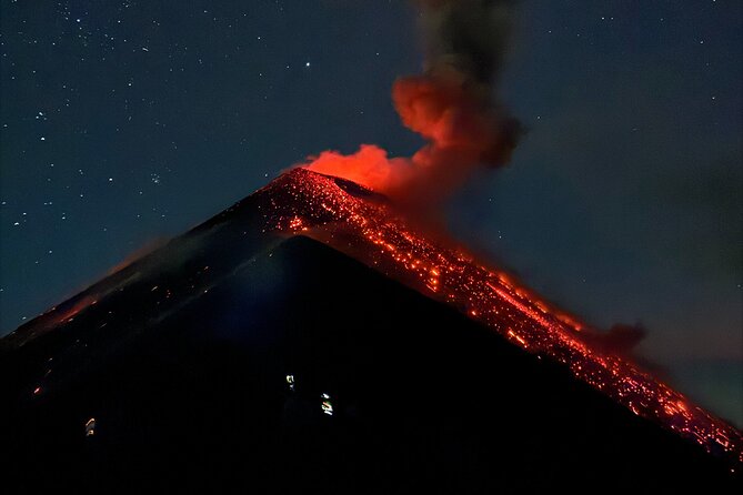 Overnight Adventure Hike Acatenango Volcano - Guides and Group Size: When it flows, it feels great