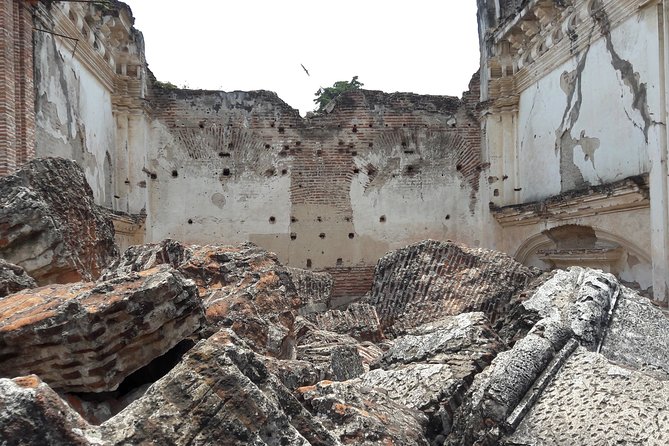 Private Walking tour of Antigua Guatemala - Arco de Santa Catalina and the old colonial house